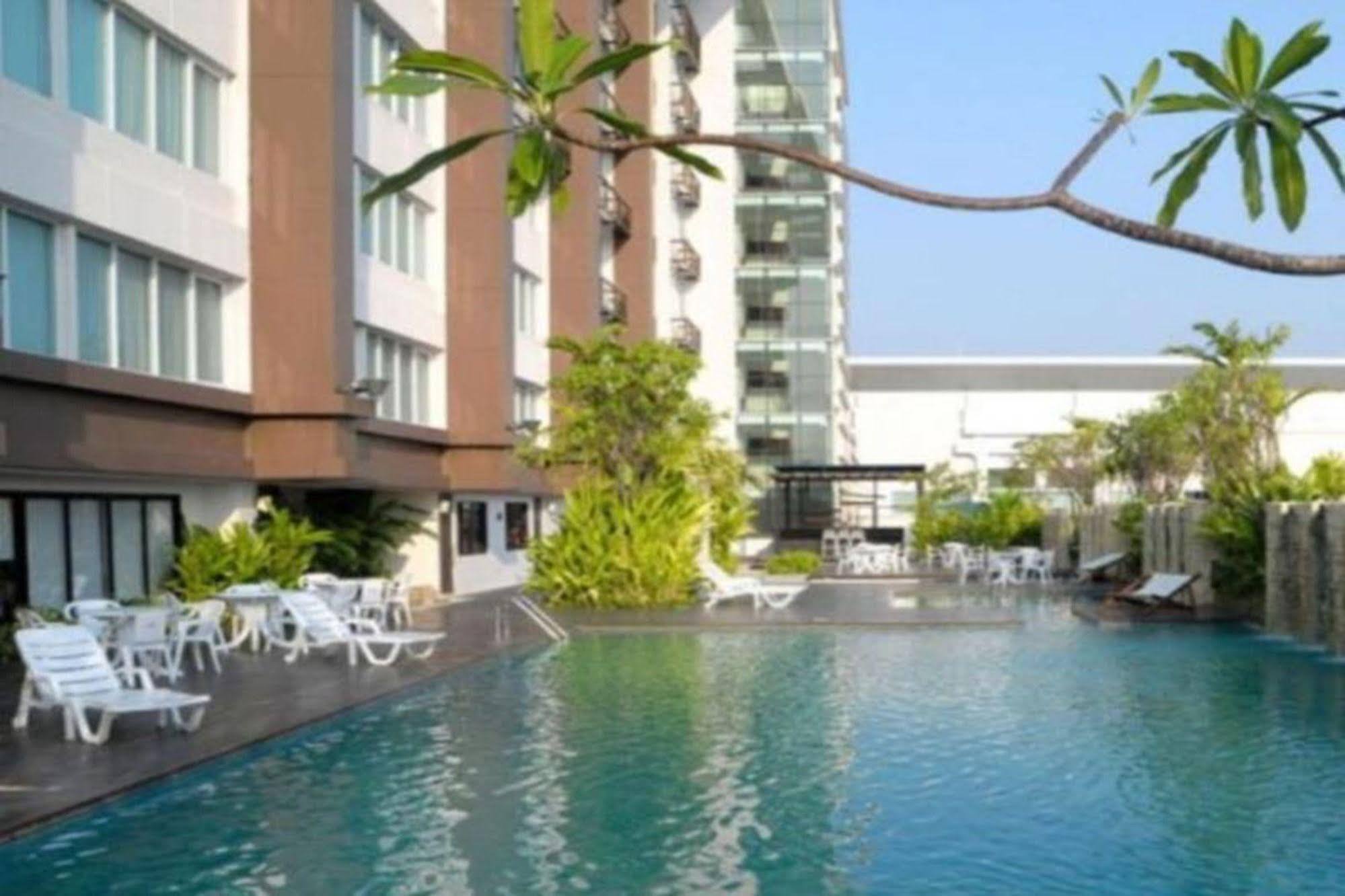 Sunee Grand Hotel And Convention Center Ubon Ratchathani Exteriör bild